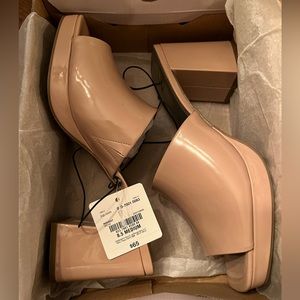 NWT Summer Patent Platform Sandals from Worthington, size 8.5